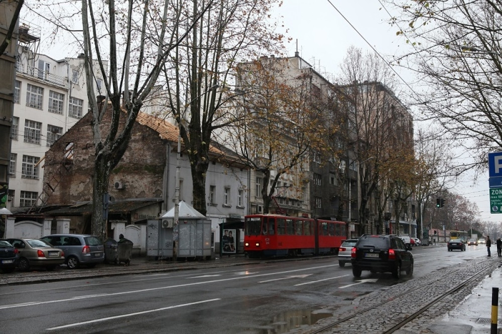 Gusti dim se nadvio nad gradom, vatrogasci žure na teren