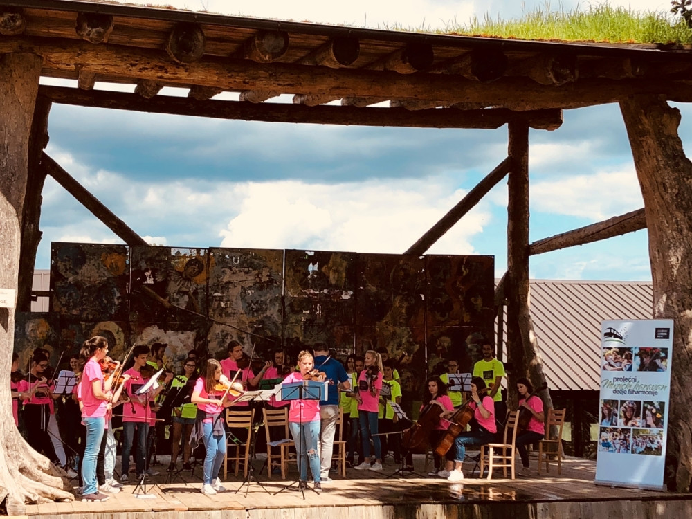 Dečja filharmonija slavila, muzika se orila u prirodi!