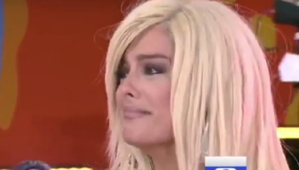 Zgodna albanska pevačica pokrala srpski specijalitet!