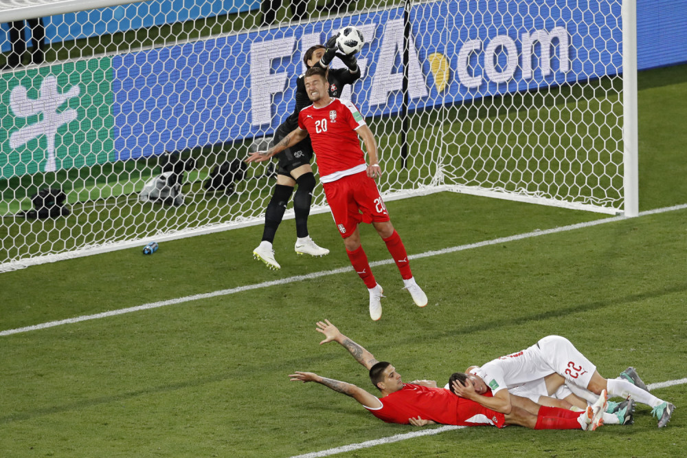 Rojters: VAR na UDARU KRITIKA posle nedosuđenog penala za SRBIJU