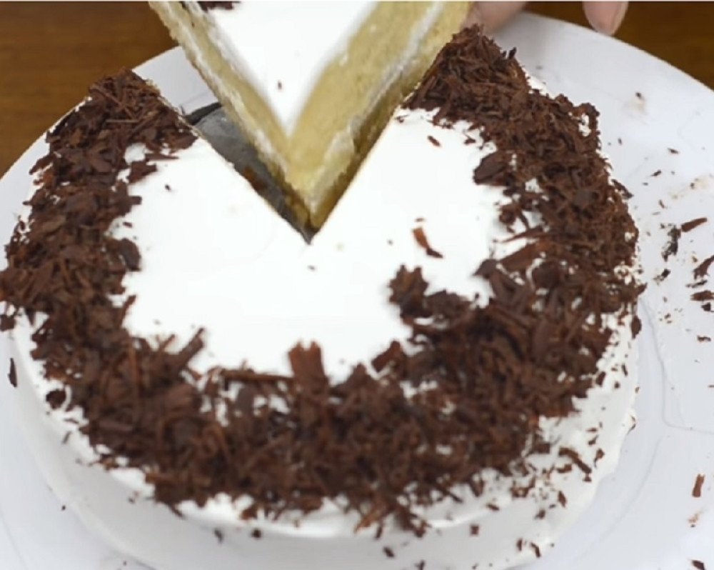 "Šaum" je NAJUKUSNIJA torta sa filom od maslaca i karamelizovanim šećerom!