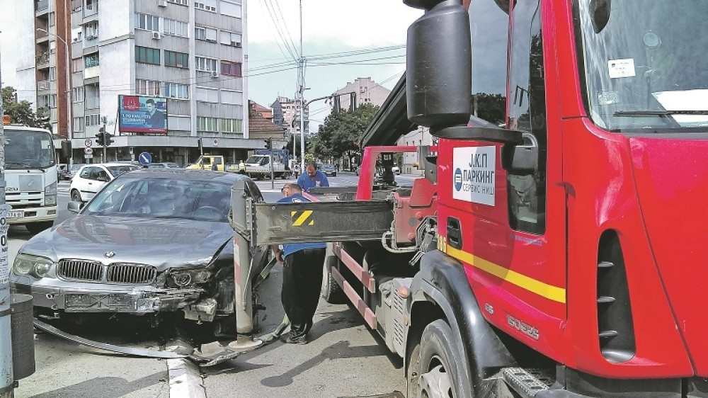 U udesu u centru Niša povređeno troje dece, RAZLOG JE UŽASAN