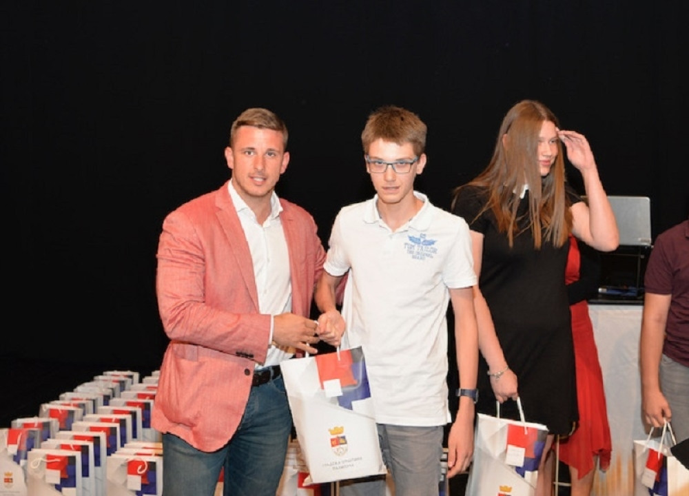 Tableti i putovanja za najbolje učenike sa Palilule