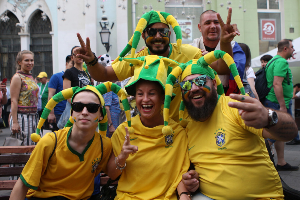 Brazilci predvode "karneval" u Moskvi, Srbi i Rusi zajedno navijaju