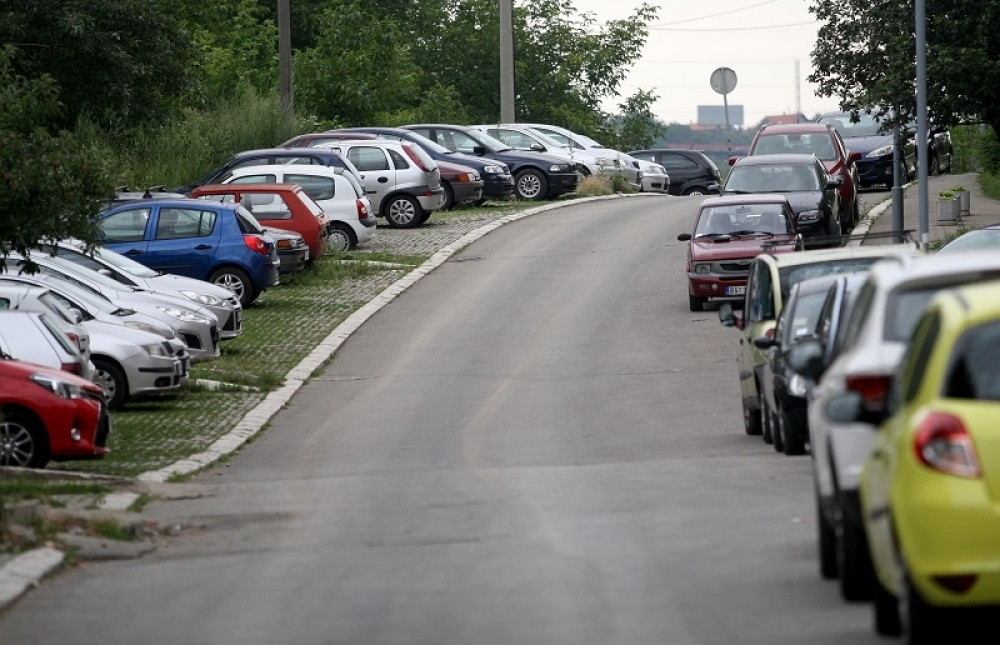 Čim izabere vozilo, počne da ga tetovira! Vlasnici šokirani! (FOTO)