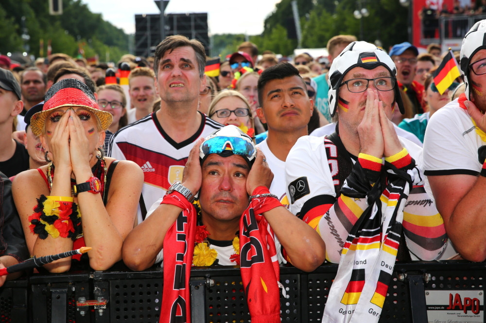 Nemačkom uglednom listu je ispadanje u grupi i demoliranje Brazila 7:1 - ISTO! (FOTO)