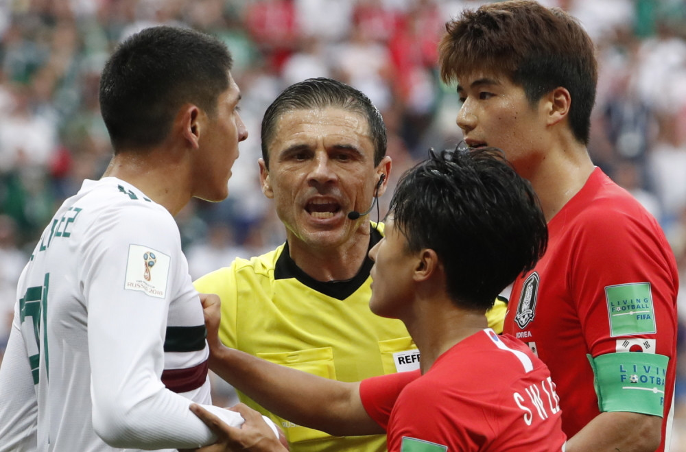 Milorad Mažić debitovao u Kini uz VAR, poništeni gol i crveni karton! Imaće on tamo pune ruke posla! (VIDEO)