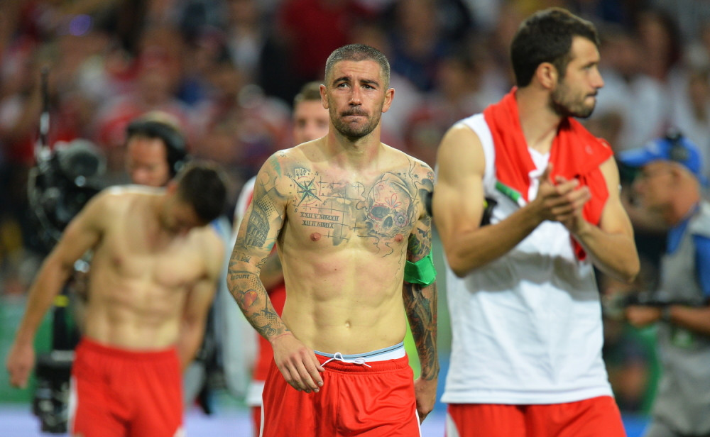 Sprečen teroristički napad na srpske fudbalere i navijače!