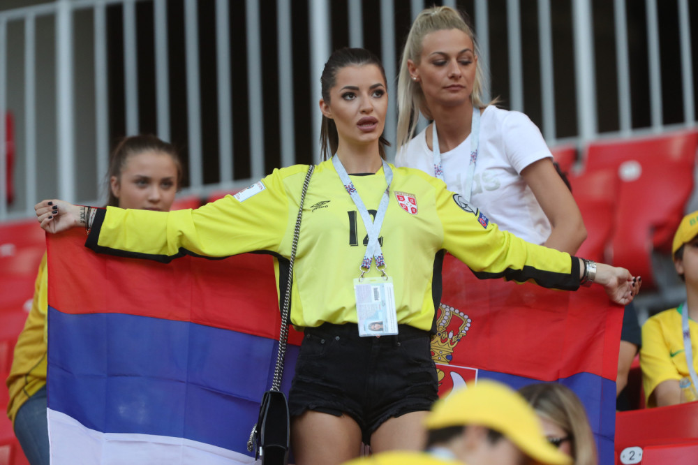 Devojci srpskog fudbalera ISPALA GUZA na stadionu (FOTO 18+)