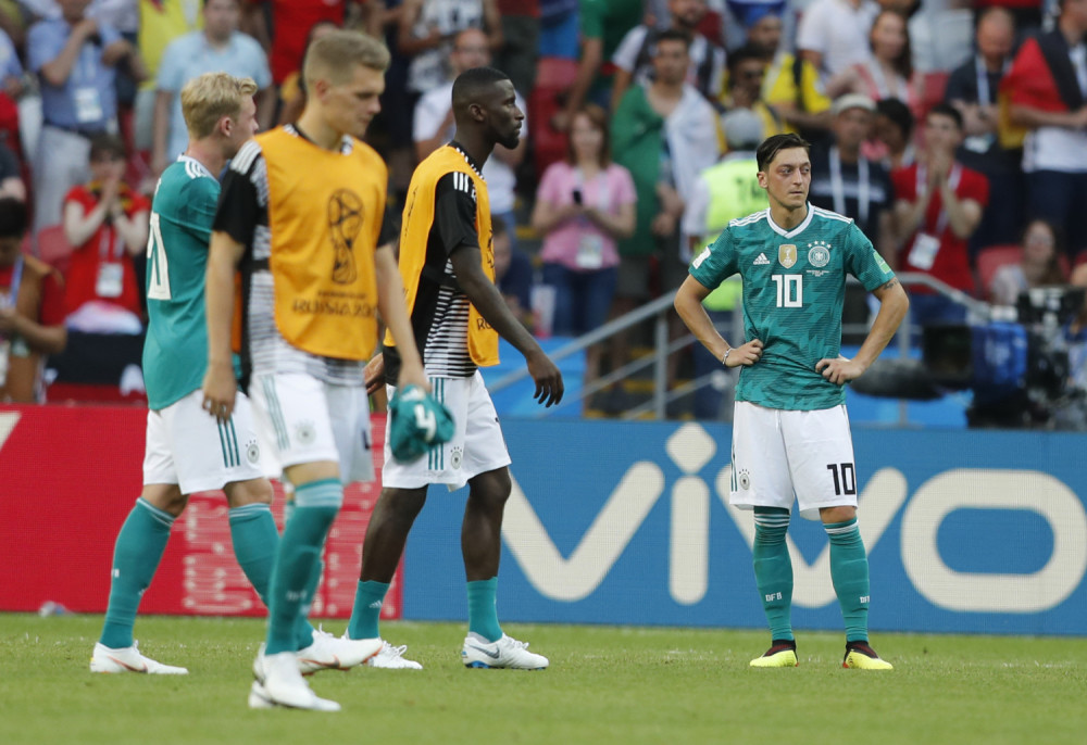 Saigrači Zvezdinog bivšeg kapitena nosili majicu podrške Ozilu (FOTO)