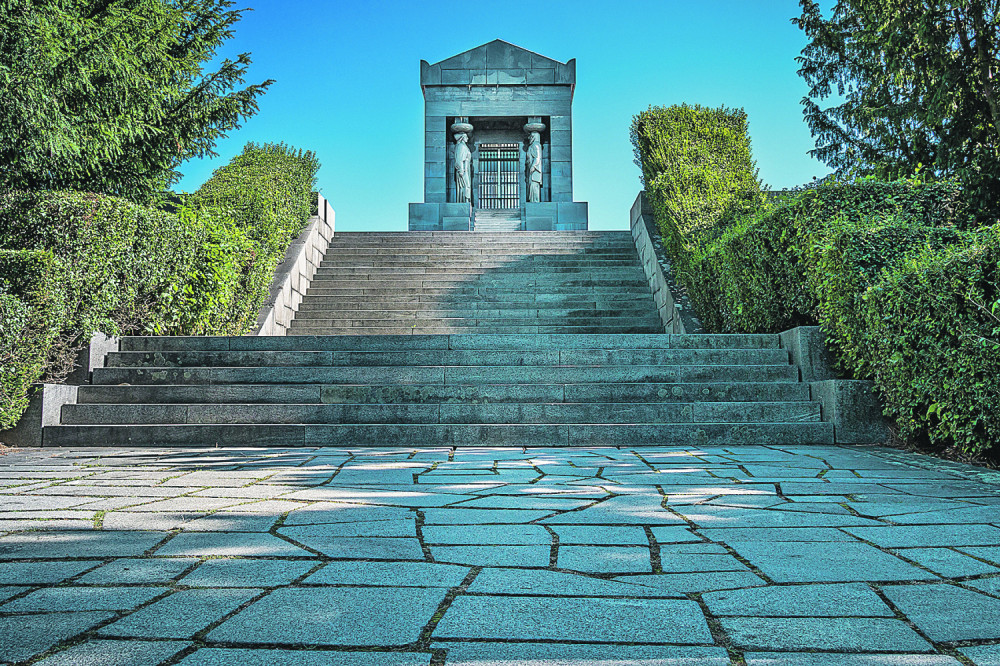 Otkriven spomenik na Avali