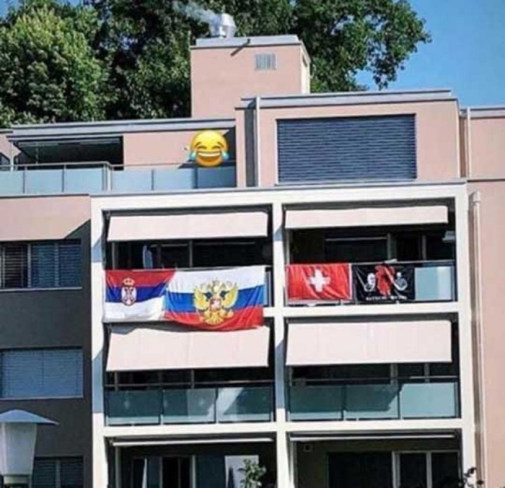 Prve KOMŠIJE u Švajcarskoj na terasama RAZVILE srpsku trobojku i albanskog ORLA! (FOTO)
