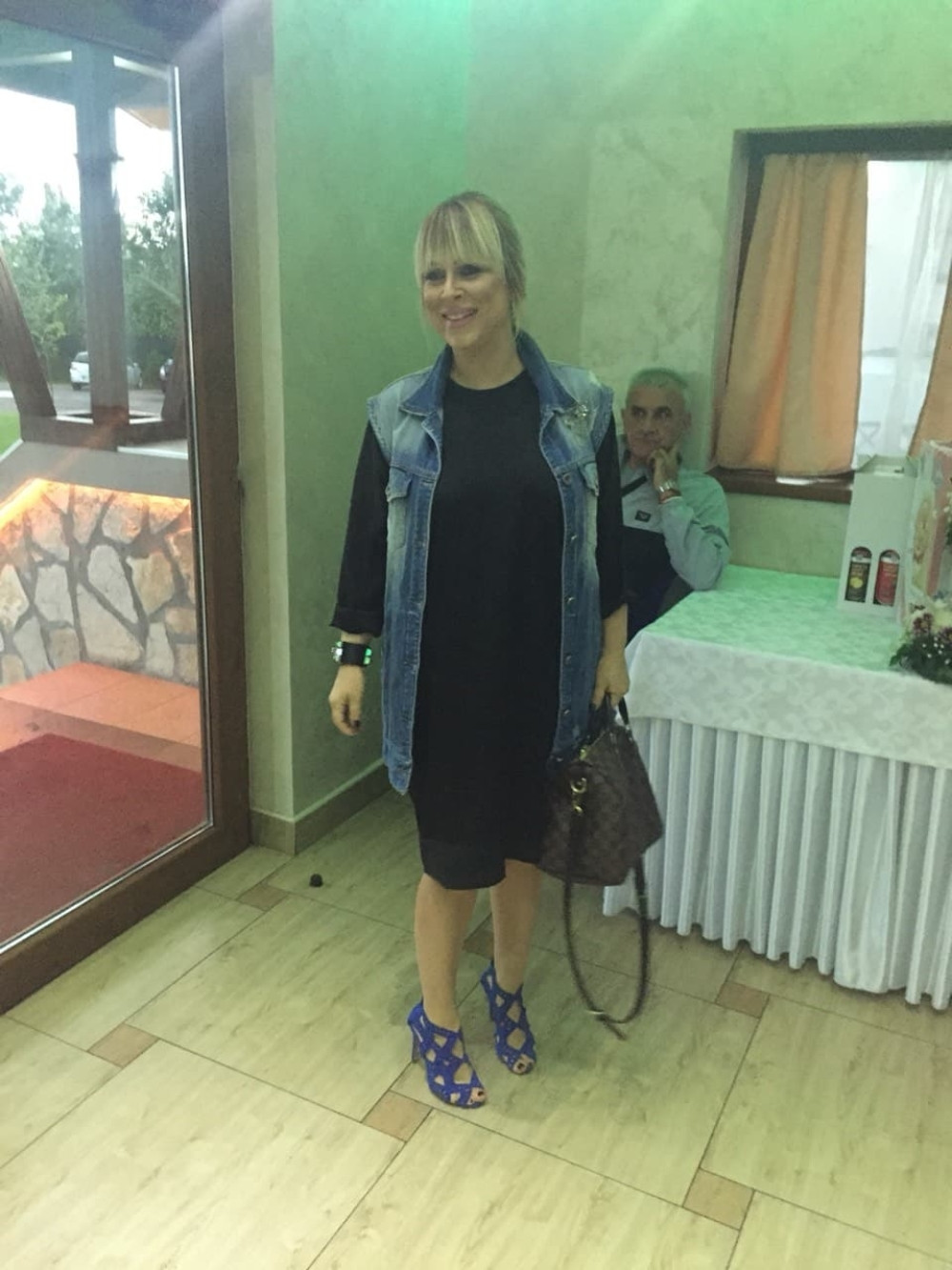 Slađa Alegro organizovala DUPLO SLAVLJE, a svi su gledali u natpis na majici njenog muža