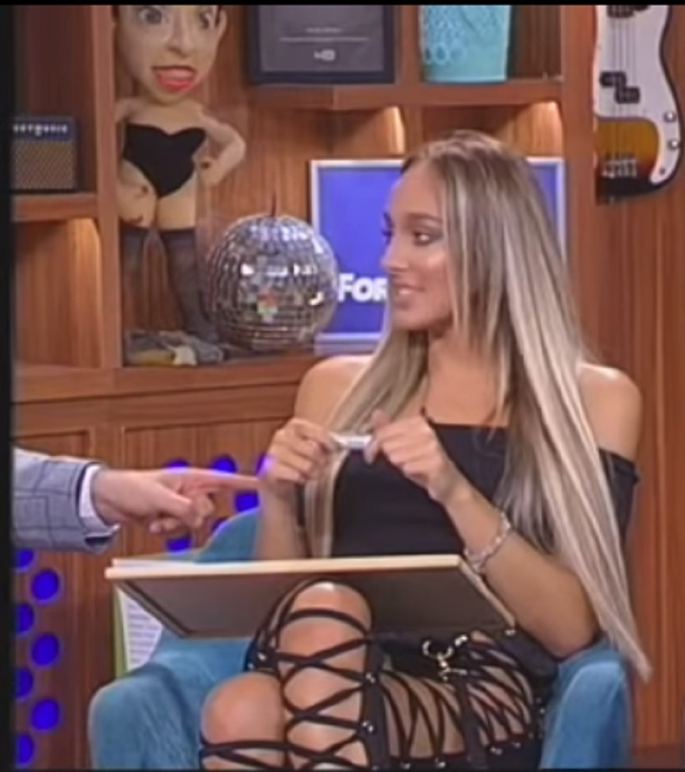 PAO PRVI POLJUBAC TOKOM ŽURKE! Luna pronašla novog dečka?! BRZO JE ZAMENILA SLOBU