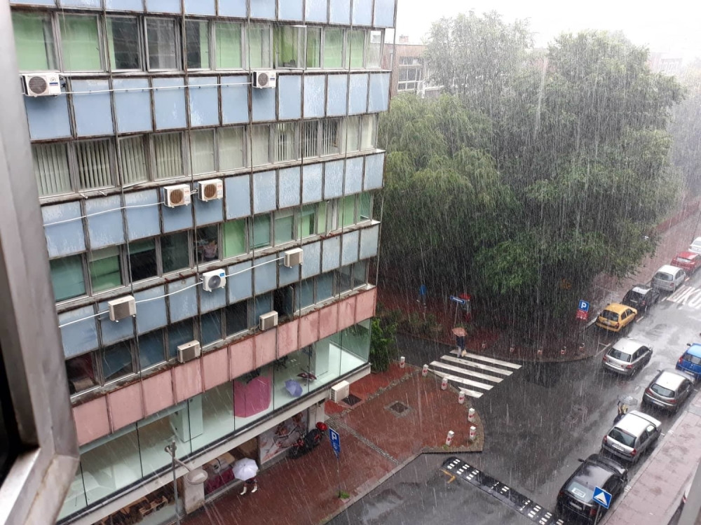 U Srbiji i danas provala oblaka, ovim delovima PRETE POPLAVE!