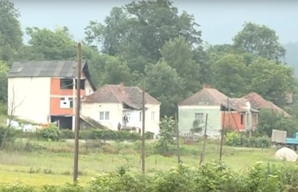 Grom udario u crkveno zvono! Meštani sela u NEVERICI! Sve oči uprte su u nebesa (FOTO)