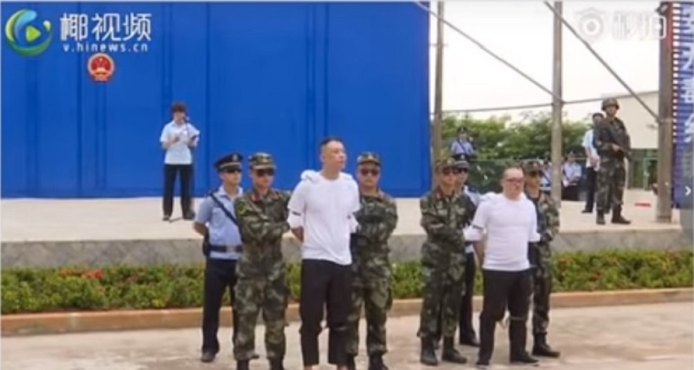 Dileri droge osuđeni na smrt pred decom, pa odmah i POGUBLJENI!