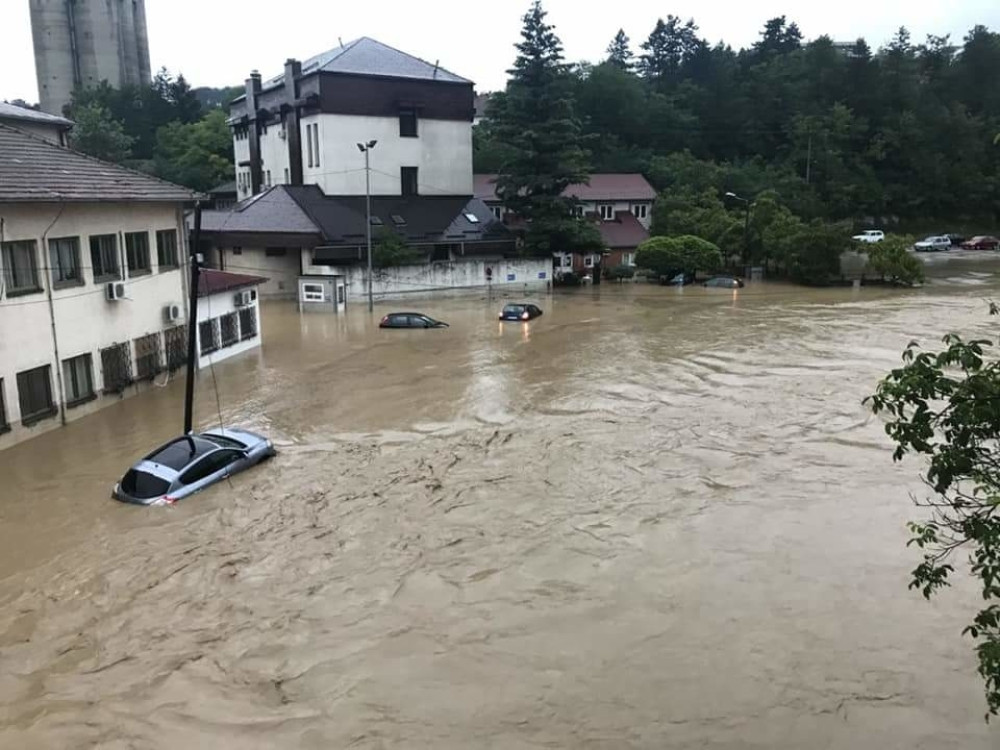 POTOP: U ovim mestima u Srbiji ČAMAC vam je NEOPHODAN, na ulicu se ne može, a u jednom GRADU je NAJSTRAŠNIJE