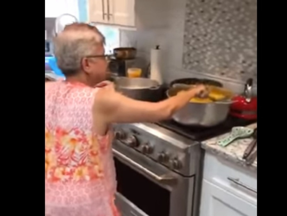 Bakica zgrabila kutlaču, a onda je OVIM potezom svima pomutila um!