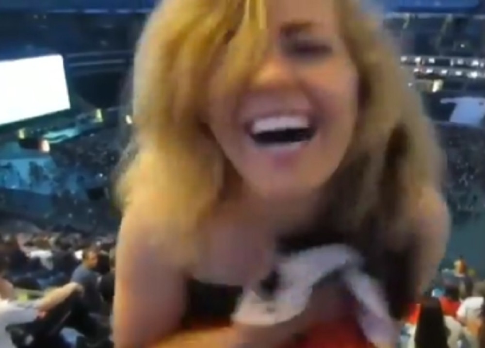 Prelepa Nemica SKINULA SE GOLA zbog eliminacije s Mondijala! (18+ VIDEO)