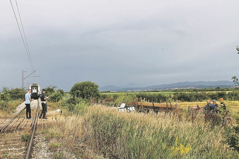 Otkriveno zašto se automobil uvek gasi na pruzi i ko je za to kriv?