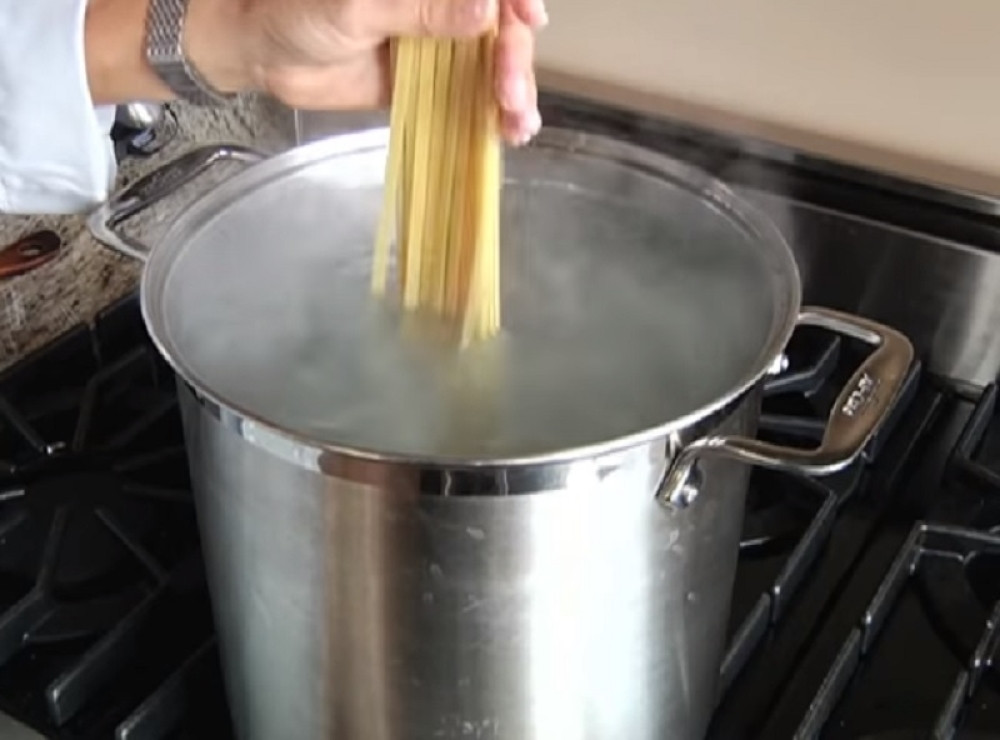 Ne bacajte VODU u kojoj ste kuvali testeninu, evo kako da je iskoristite!