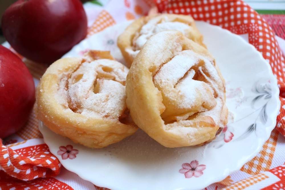 Sočne krofnice sa jabukama koje ćete OBOŽAVATI!