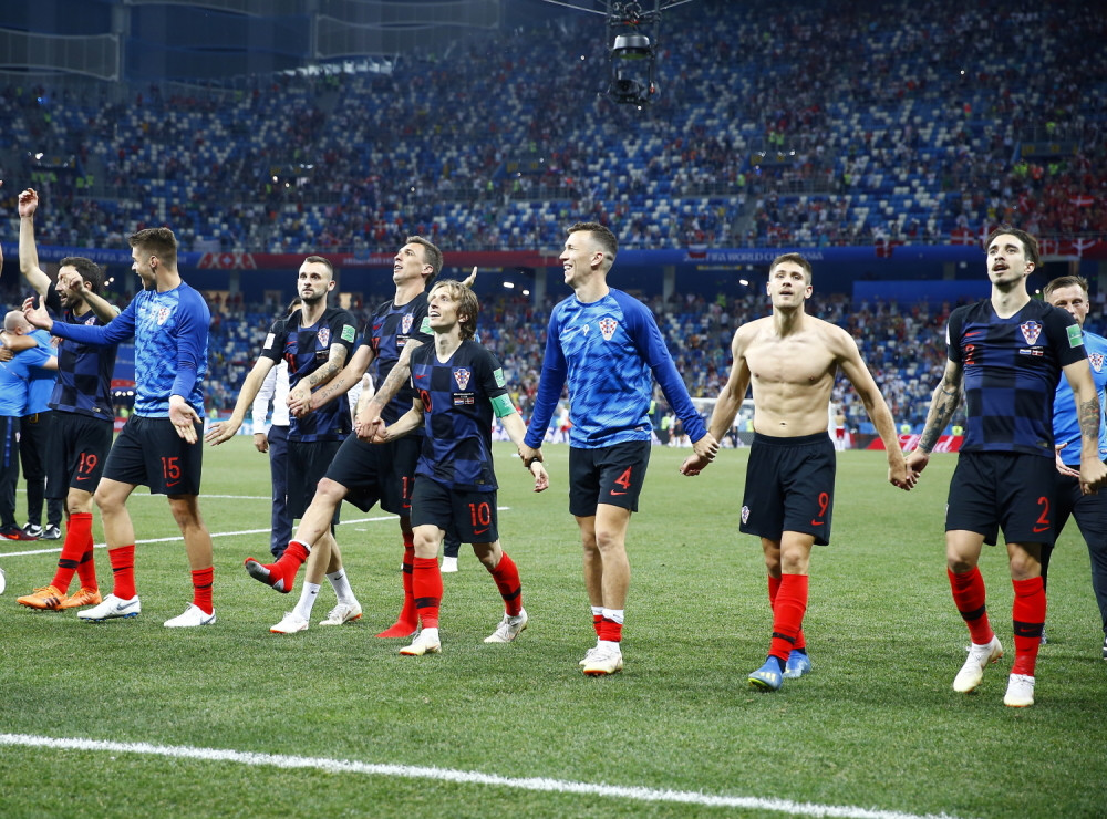 Jedan greje klupu dve godine, drugi se gubi u prostoru