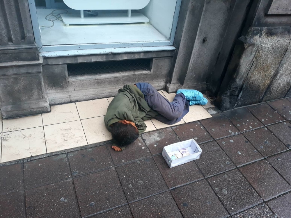 Evo zašto deca u rukama prosjaka UVEK SPAVAJU! (FOTO)