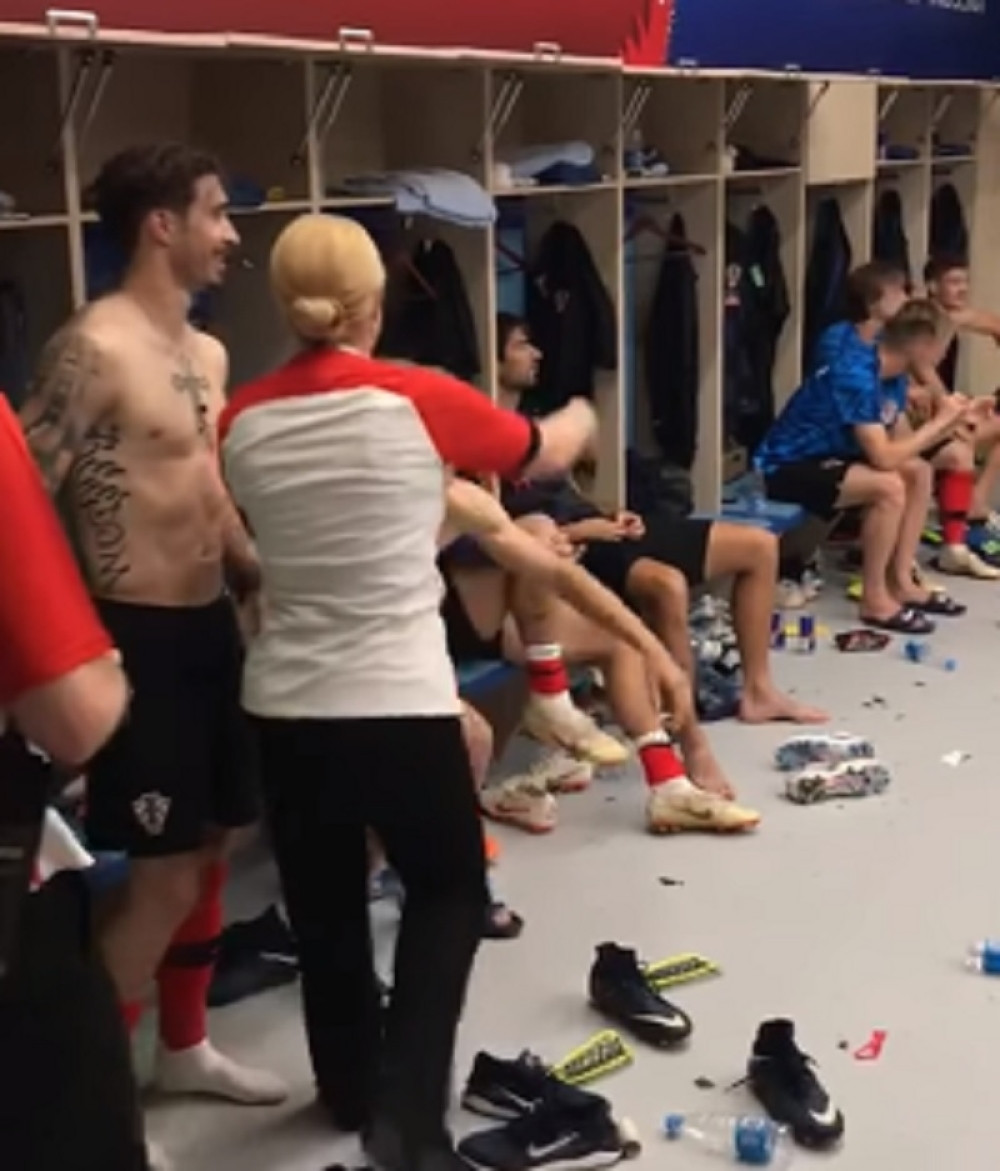 Evo zašto je Kolinda grlila ZNOJAVE fudbalere u GAĆAMA, a tek kako su oni ODREAGOVALI (VIDEO)