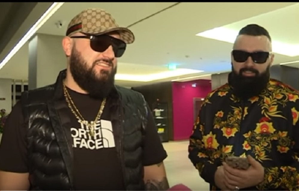 Bubu i Jalu svi dobro znate, a ZANEMEĆETE kada budete videli kako im izgledaju žene! (FOTO)