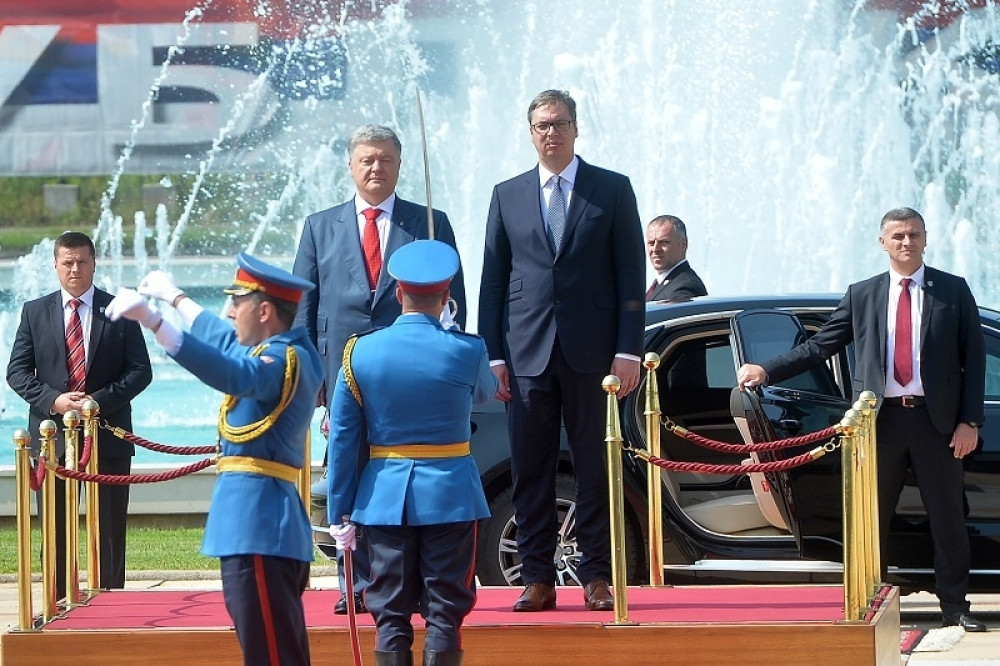Vučić dočekao Porošenka uz najviše državne počasti