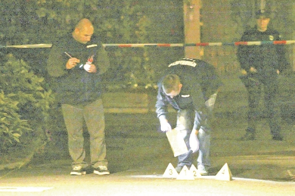 Pucao u suprugu pred decom, u kolima Hitne žena sa bebom, čulo se 5 pucnjeva, tu je i otac povređene!