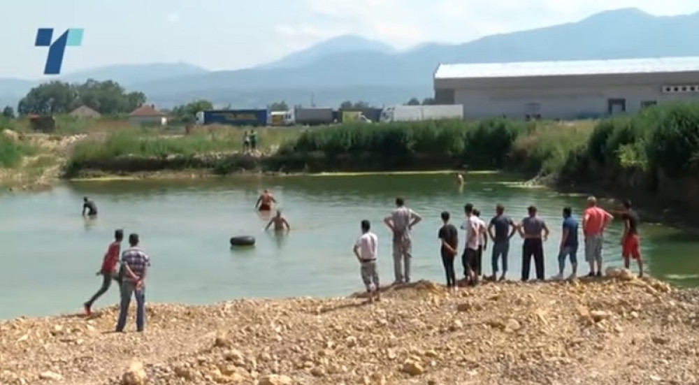 Devojčica (13) je pokušala da spase mlađeg BRATA i DRUGA, a onda je usledila TRAGEDIJA