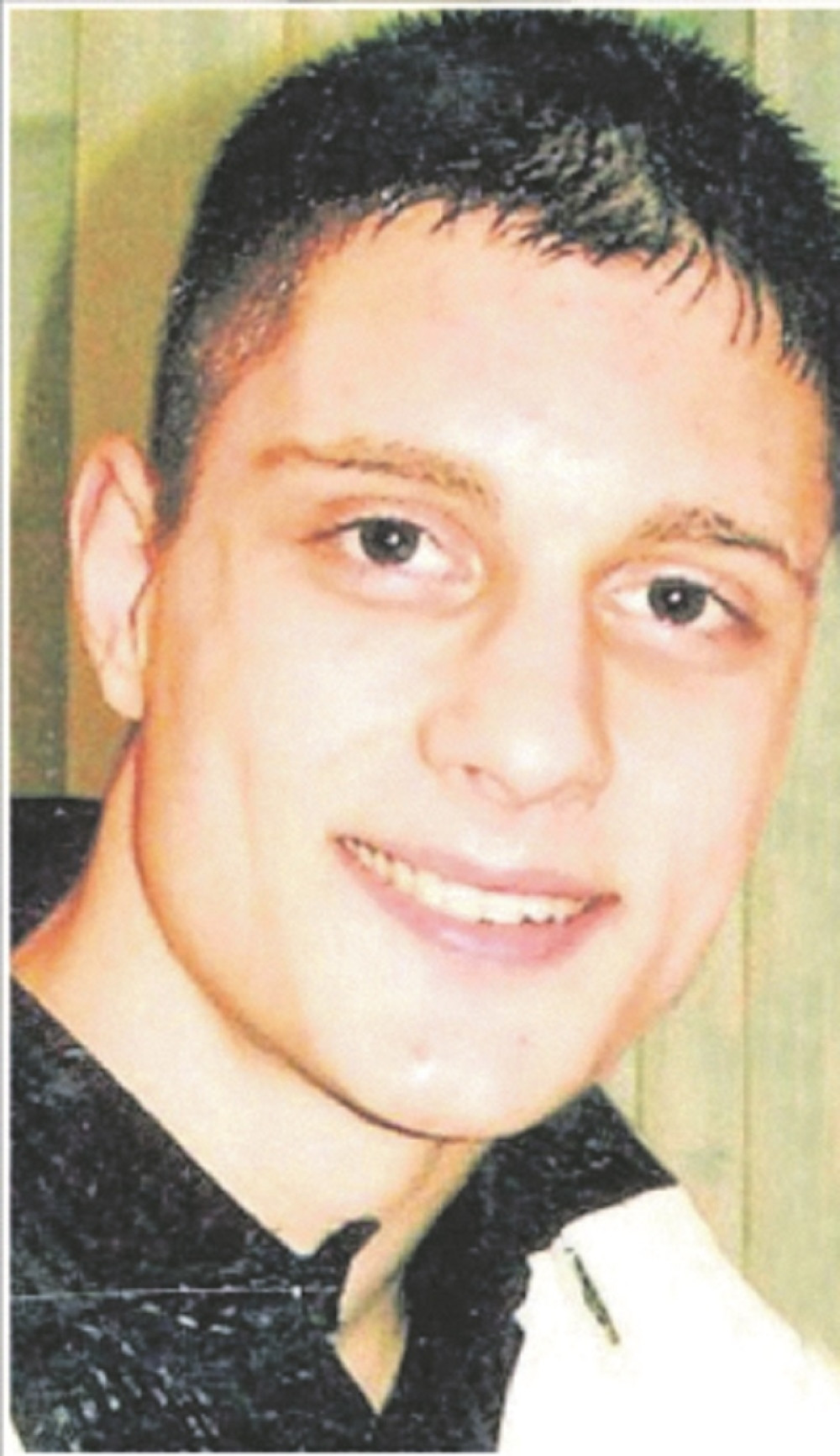 Marko cimera ZAKLAO ŽILETOM, GRIZAO mu i UŠI, a sada se pojavio u majici sa ĐAVOLSKIM ZNAKOM!