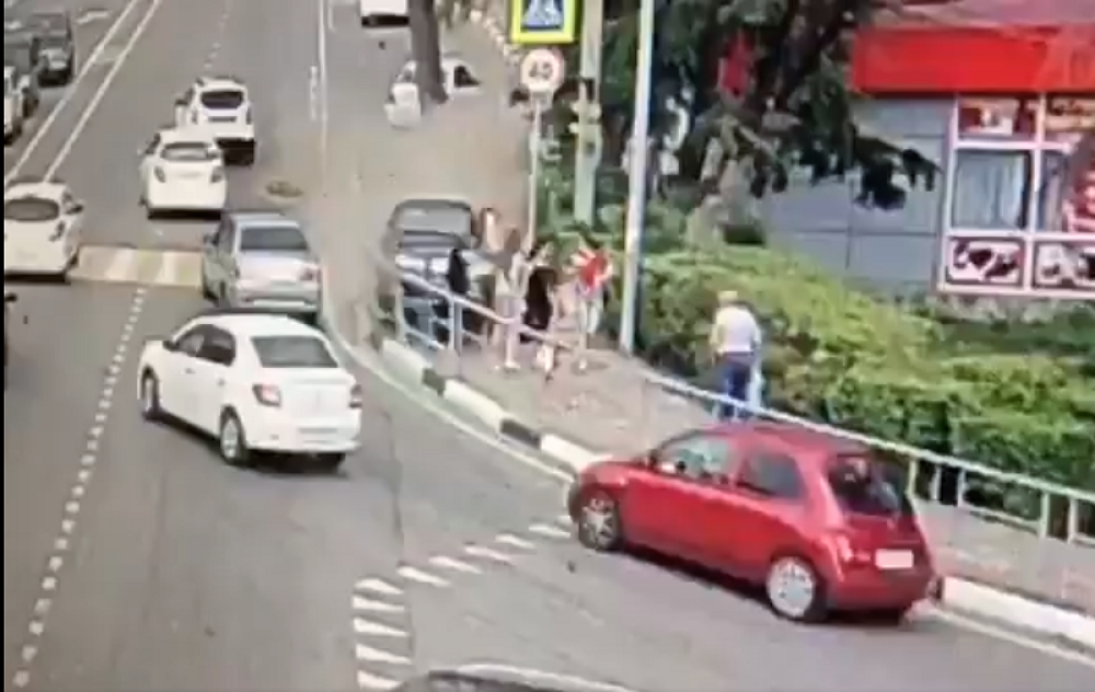 Zaspao za volanom, pa pobio nedužne ljude (UZNEMIRUJUĆI VIDEO)