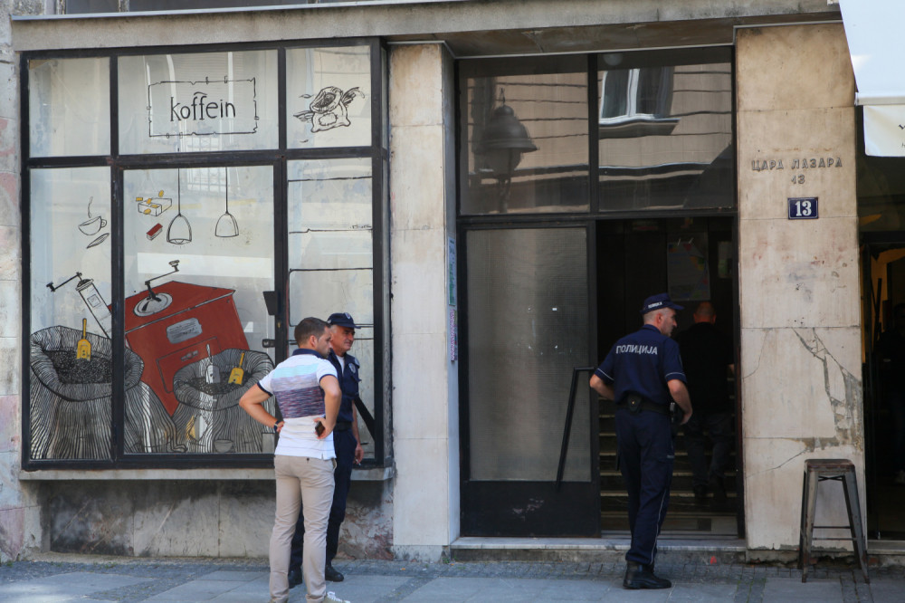 DRAMA: Mladić izboden u zgradi u kojoj živi ministar policije