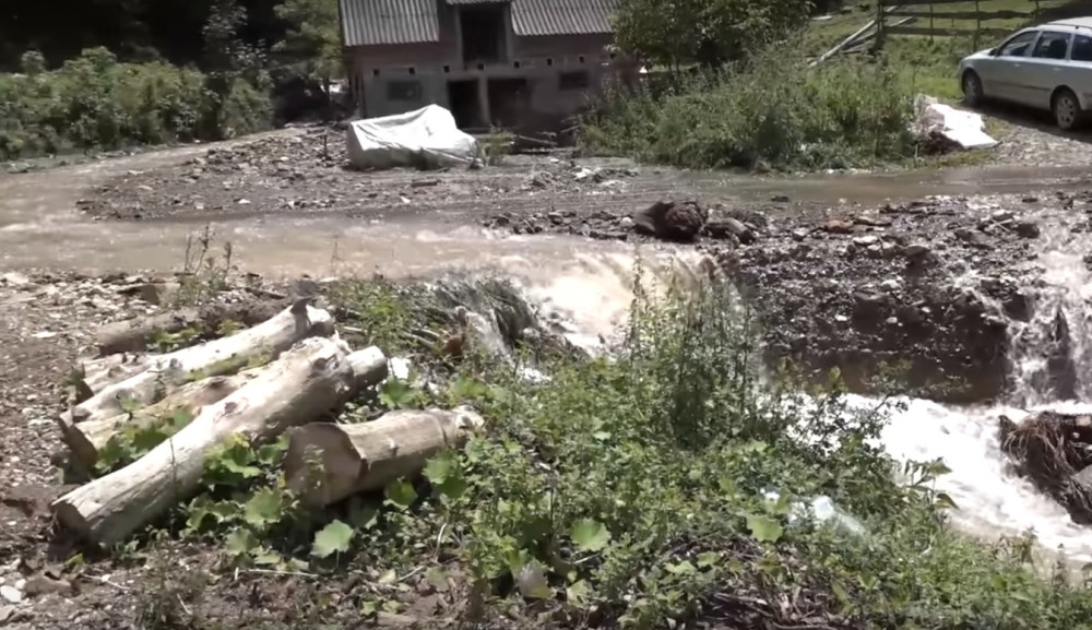 VANREDNA SITUACIJA u Ivanjici zbog NEVREMENA, ljudi traže pomoć VOJSKE I POLICIJE!