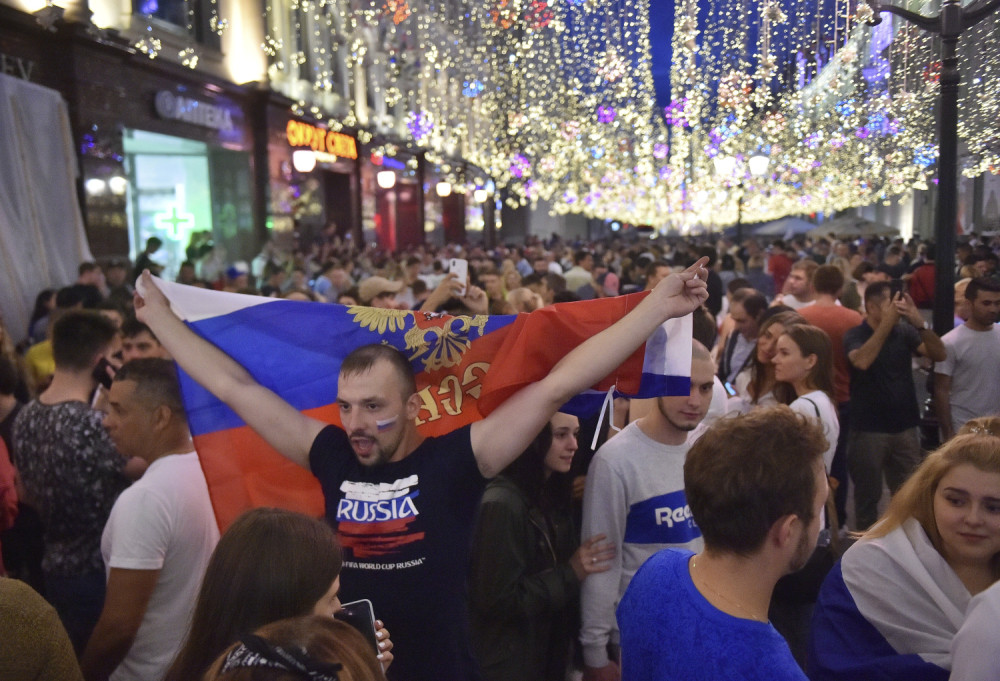 Srbi tužni, Čelzi Klinton slavi!