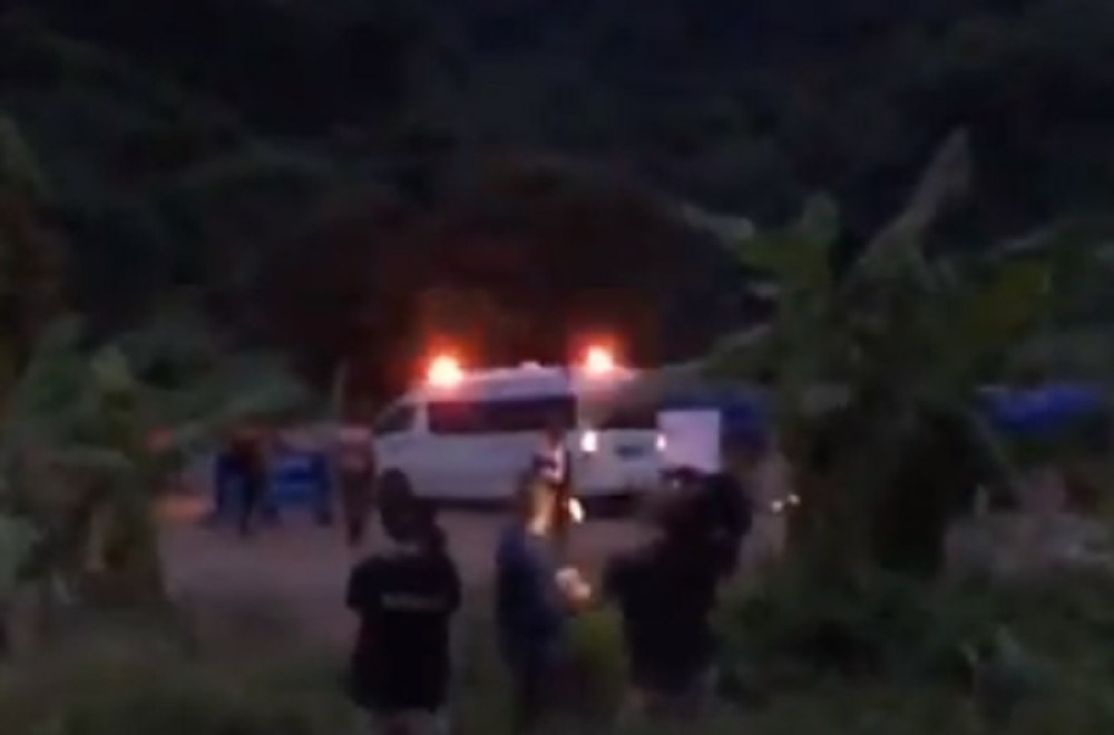 Prvi snimci SPASAVANJA dečaka iz pećine, hitno prevezeni u bolnicu (VIDEO)