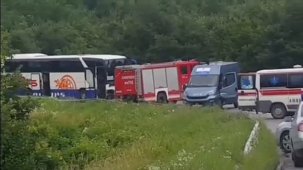 Šiptari napravili sačekušu i kamenovali autobuse sa srpskim vernicima