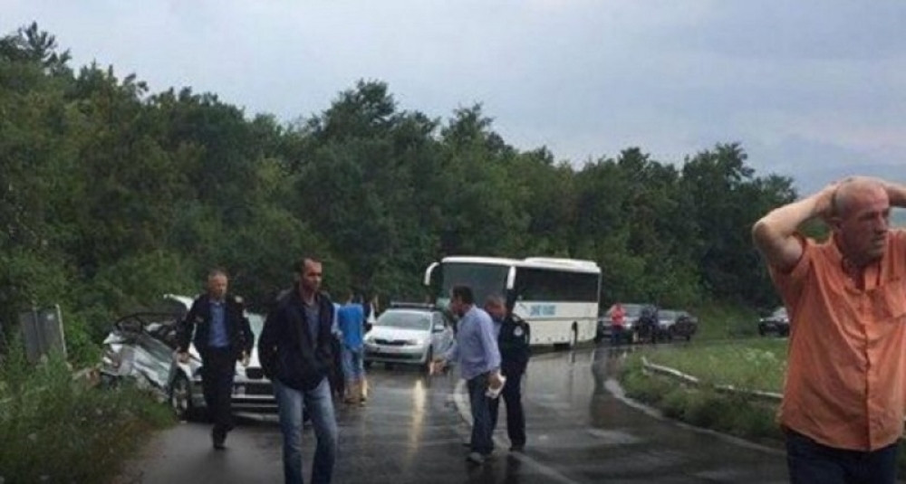 Roditelji i troje DECE izginuli u sudaru sa autobusom kod Suve Reke