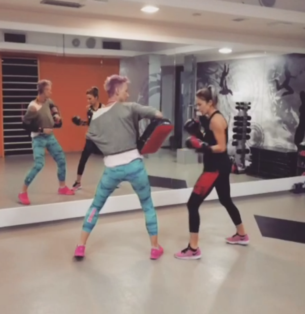 Marina Tadić pesnicama na trenera