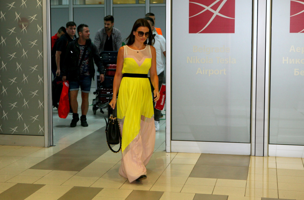 Milica napravila haos na turneji u Kanadi, a u Beogradu ju je dočekalo NEPRIJATNO iznenađenje!