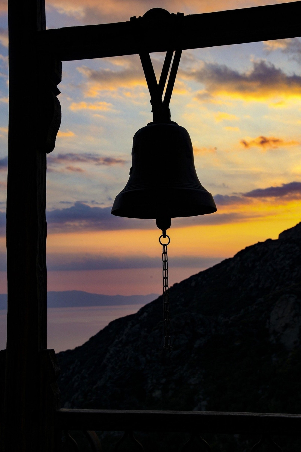 Pronađen leš u porti crkve!