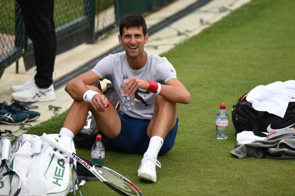 Novak NOSIO čoveka na leđima, evo šta se dogodilo! (VIDEO)