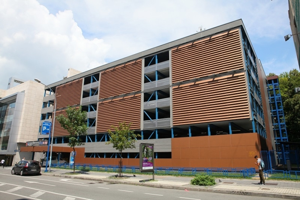 Srpski HANIBAL LEKTOR odgrizao uvo naučniku, pa pušten da se brani sa slobode!