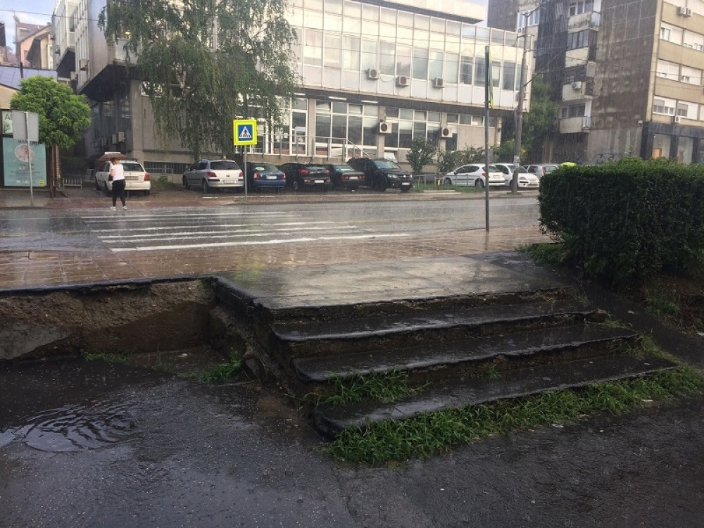 Danas promenljivo oblačno i toplo, ali biće i PLJUSKOVA SA GRMLJAVINOM!