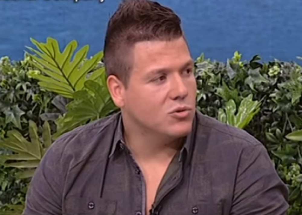 PUĆI ĆETE OD SMEHA Ova poznata devojka nenormalno liči na Slobu! Urnebesne fotografije sve dokazuju! (FOTO)