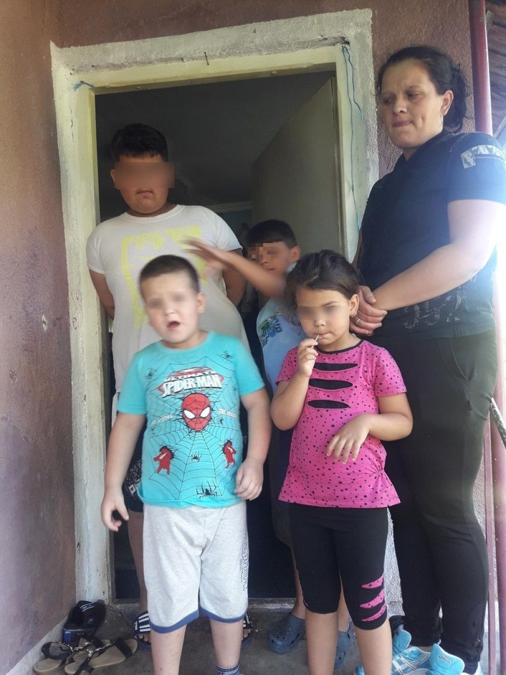 "Sestro, ne mogu više da izdržim, OTROVAĆU SE, nemamo hleb za DECU, isekli su nam i STRUJU zbog DUGA"